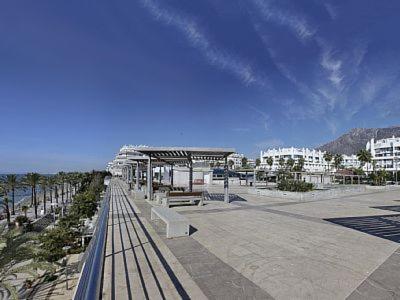 Duplex Apartment On The Beach 71 Марбелья Экстерьер фото
